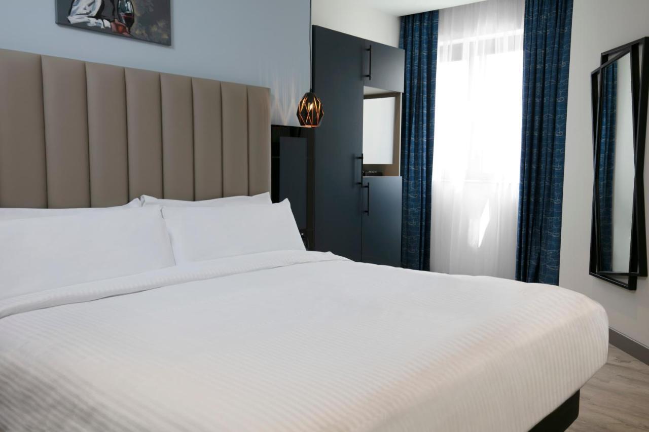 Hotel Spark By Hilton Luton 4*