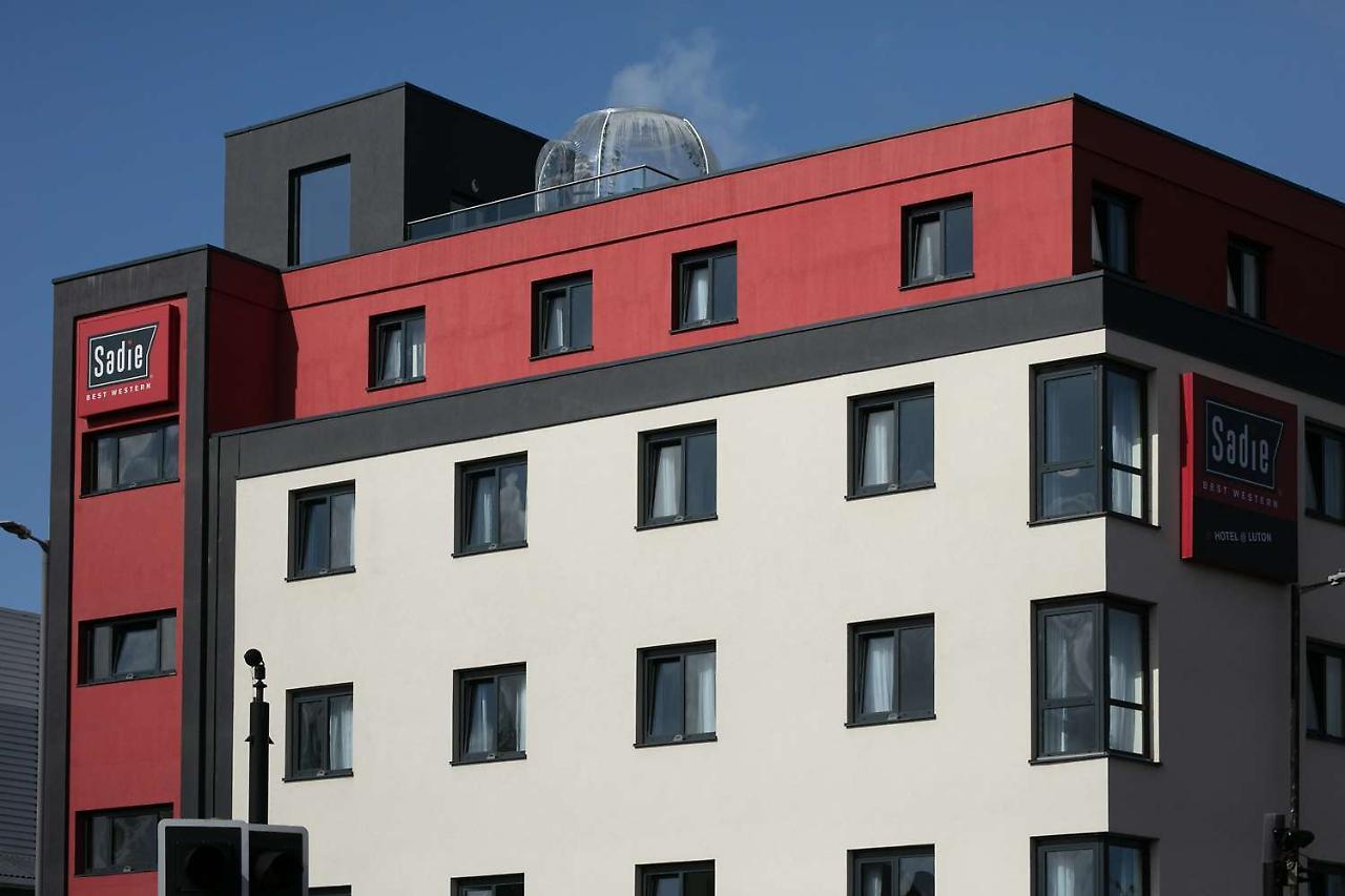 Spark By Hilton Luton Hotel 4*