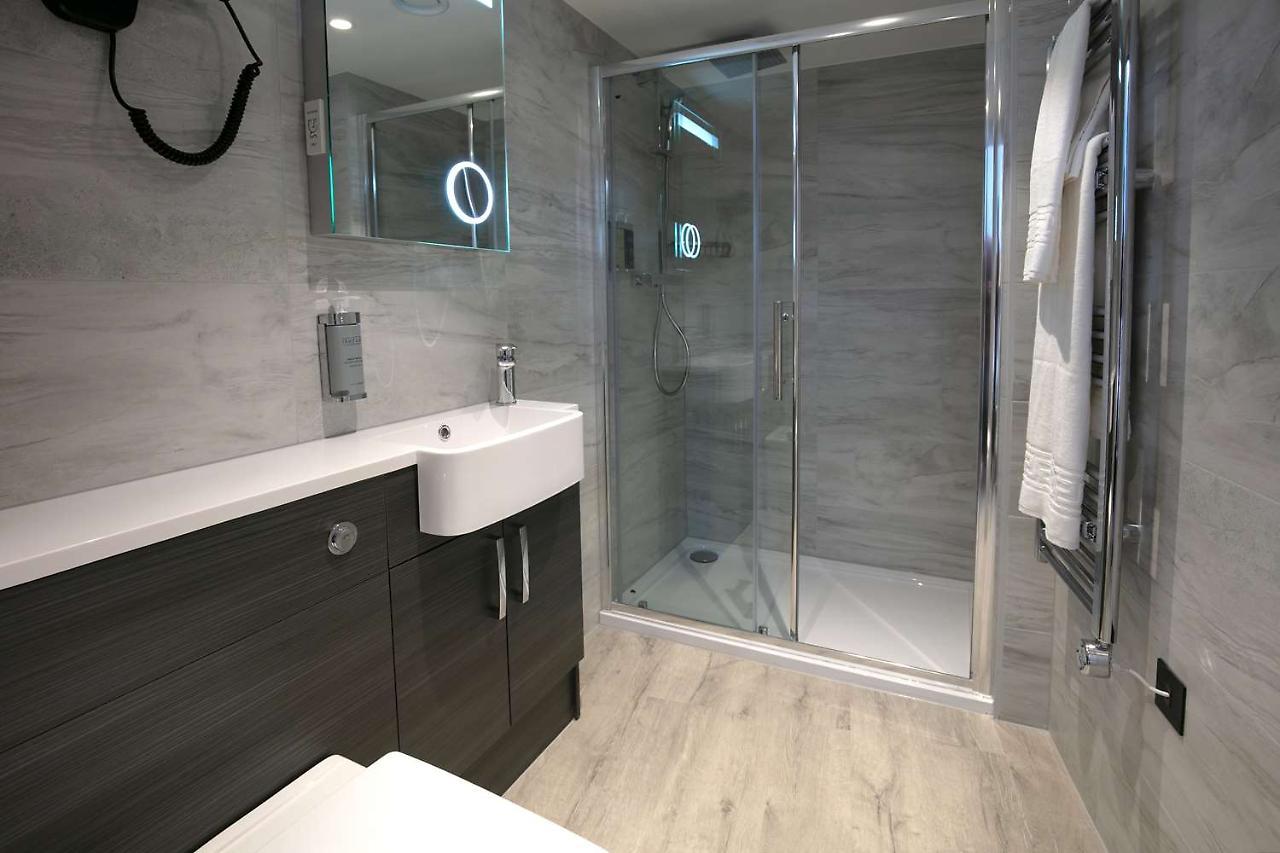 Spark By Hilton Luton Hotel 4*