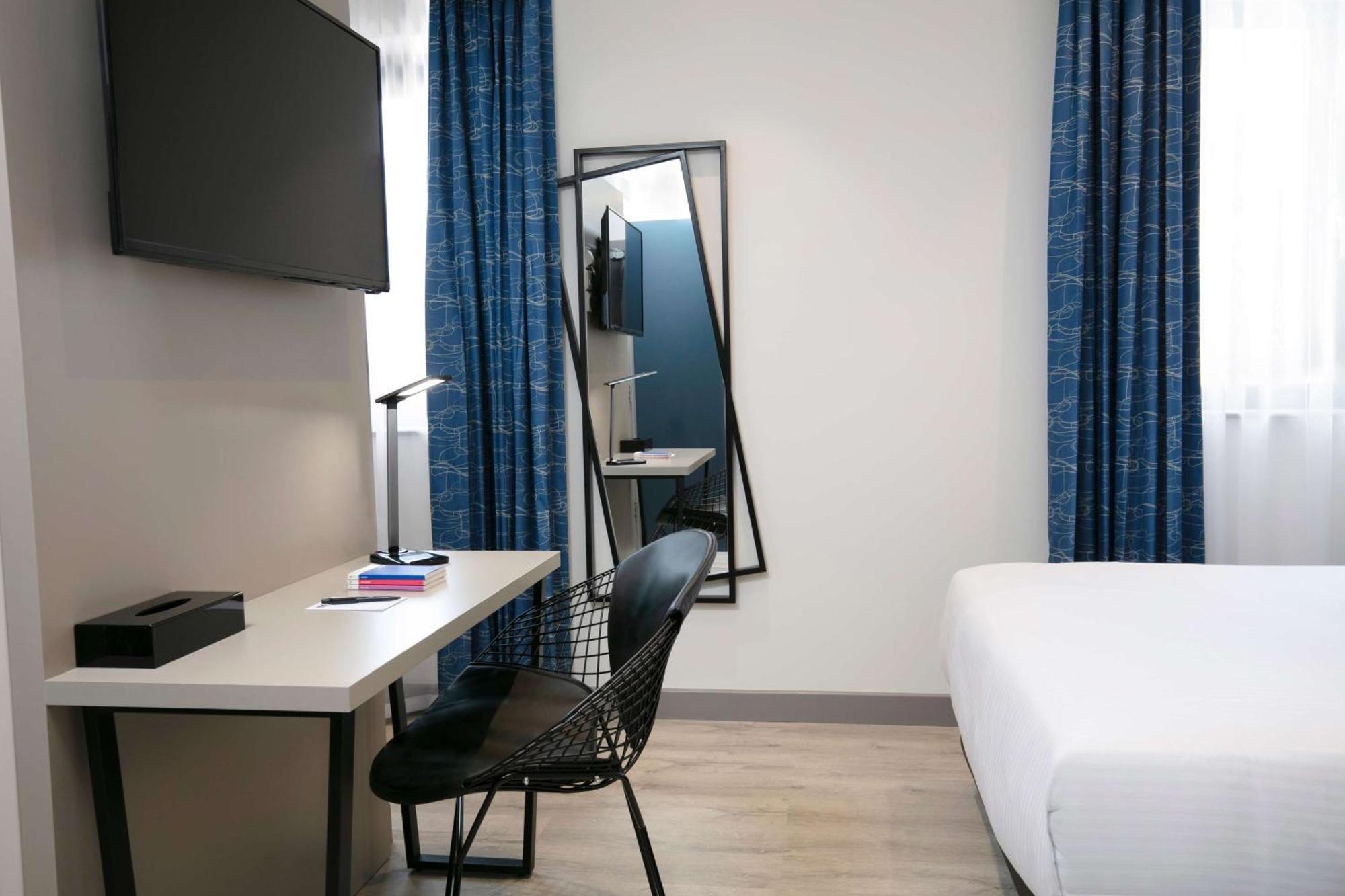 Spark By Hilton Luton Hotel 4*