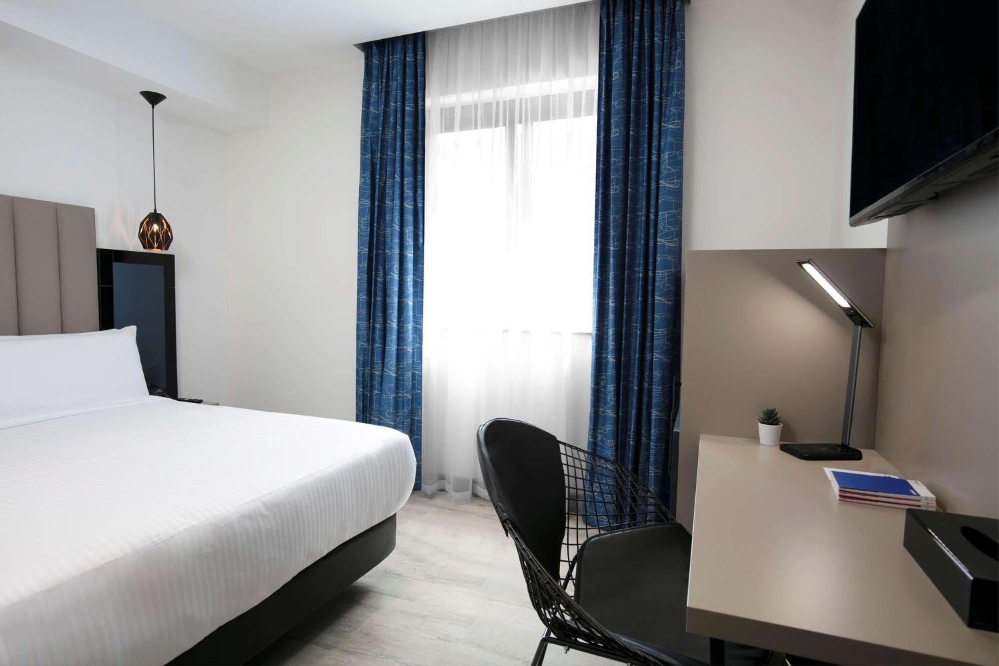 Spark By Hilton Luton 4*